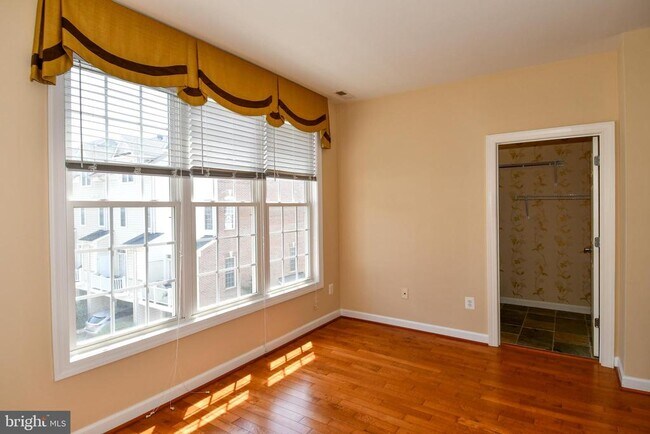 Building Photo - 589 Cedar Spring St