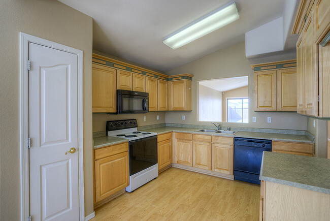 Building Photo - 3Bed/2Bath House at Greenway/Litchfield! J...