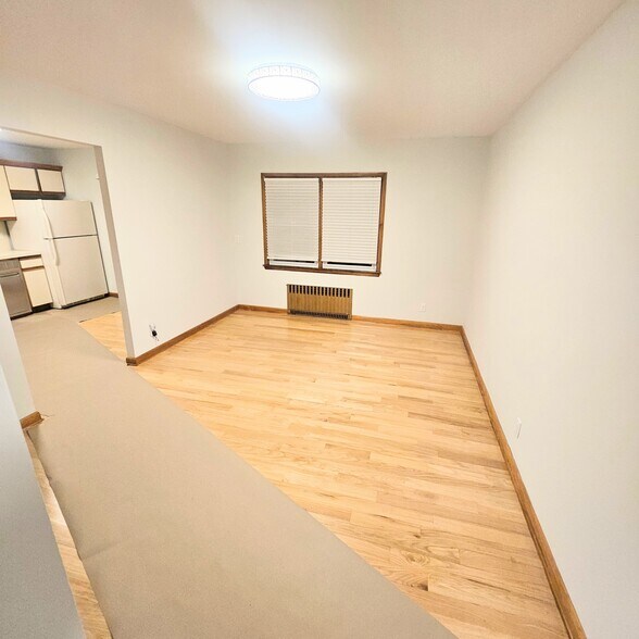 HARDWOOD FLOORSFOYER - 109 Rockwell St