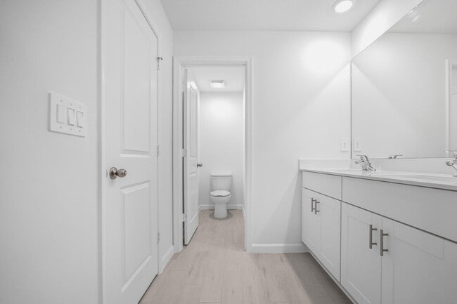 Building Photo - 621 Salisbury Cir