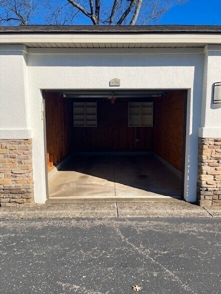 Building Photo - 2600 Hillsboro Pike
