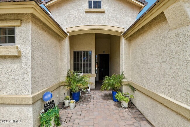 Building Photo - 2801 E Lindrick Dr