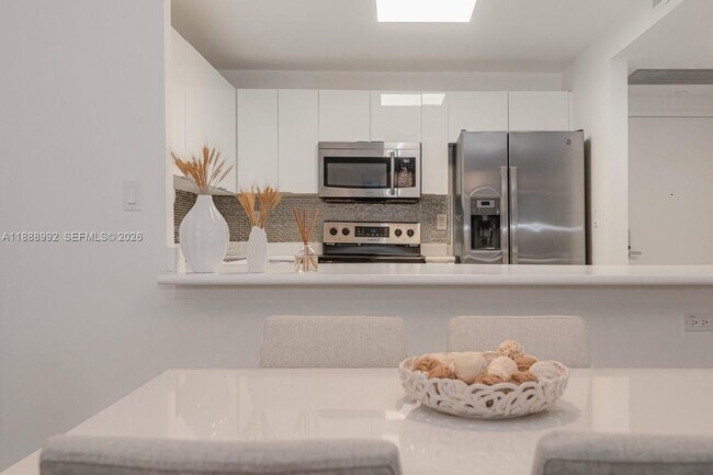 Building Photo - 2301 Collins Ave