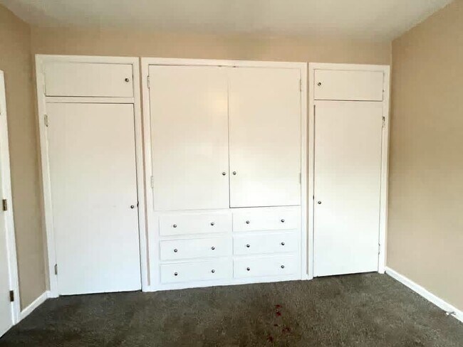 Building Photo - 823 G St NW