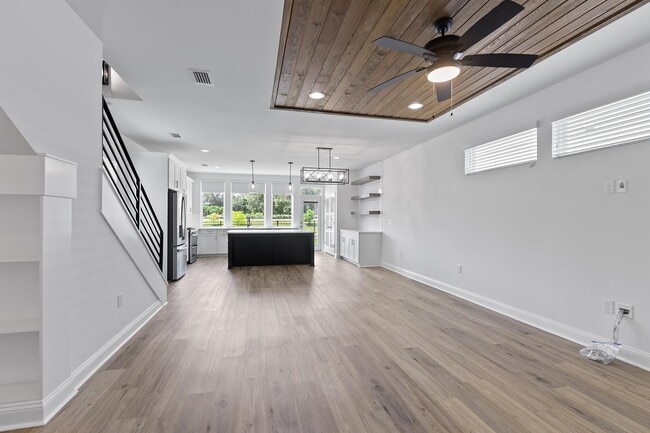 Building Photo - 5643 Fletcher Oaks Dr