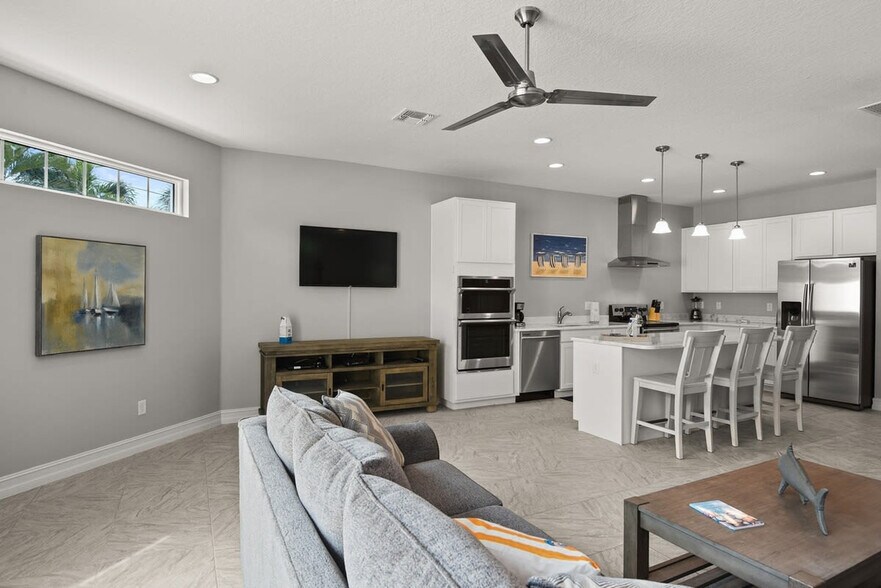 Building Photo - 132 Mediterranean Way