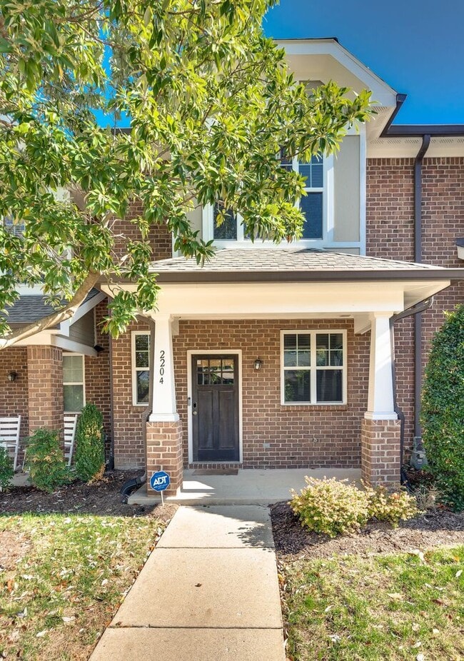 Building Photo - Awesome 2BE/2.5BA in the Pristine Park at ...