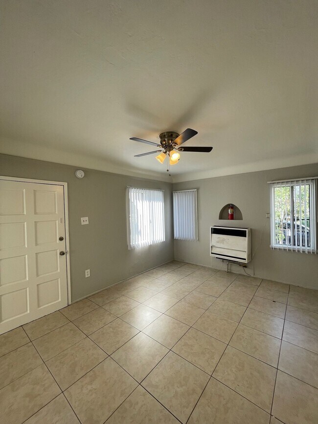 6370 Arbutus Ave 6370 Arbutus Ave Huntington Park CA 90255