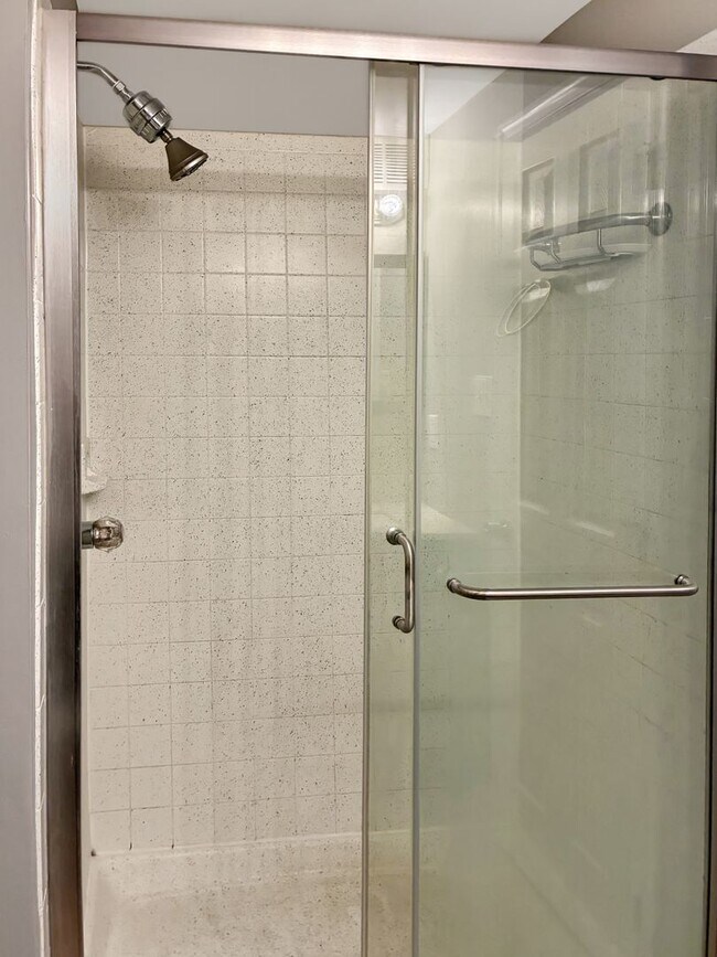 Building Photo - Holiday Special! 2 Bedroom Condo in Glen Allen - $300 off your first month! – No Application Fee ...