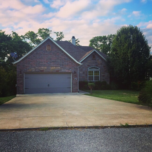 Primary Photo - COMING SOON!!!!! 6 Bedroom Beauty! Great N...