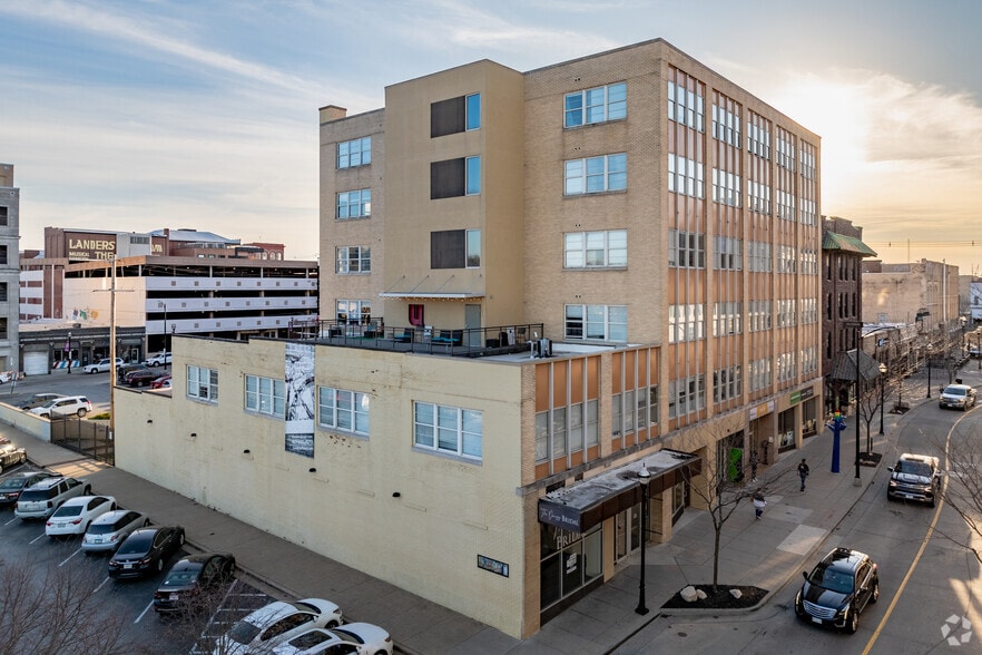 Building Photo - The U at Park East