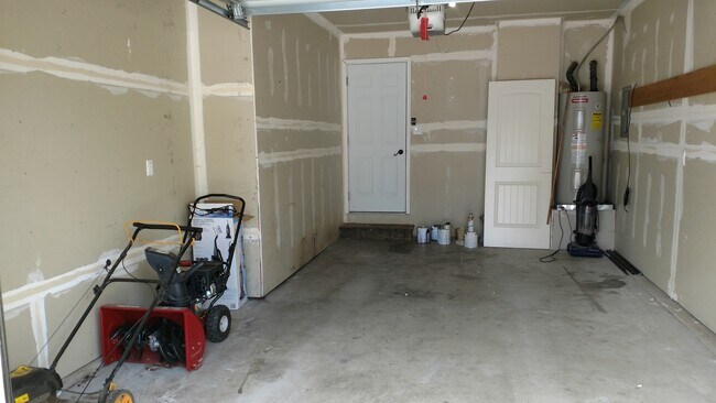 Building Photo - Modern Townhouse in Post Falls