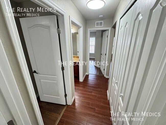 Building Photo - 120 Captain Hook Way