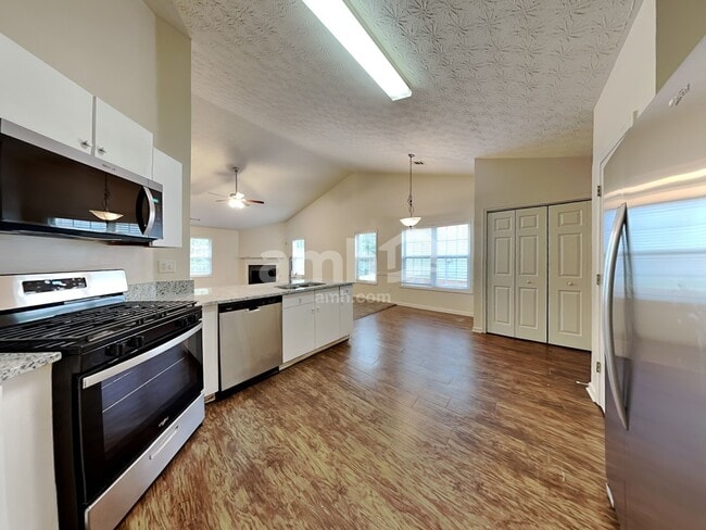 Building Photo - 2720 Kentshire Way