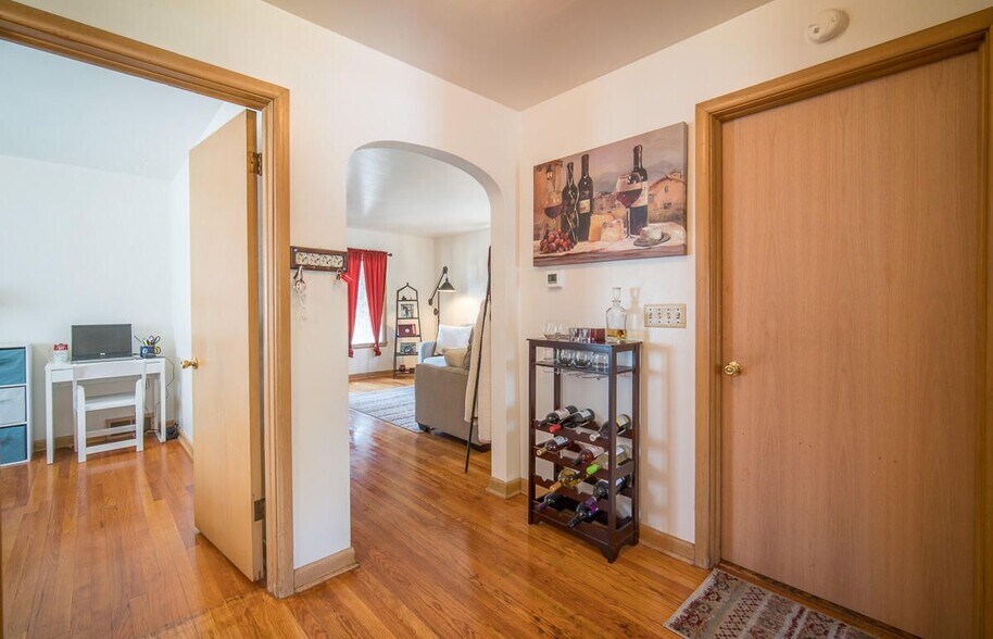 Building Photo - 7936 W Becher St