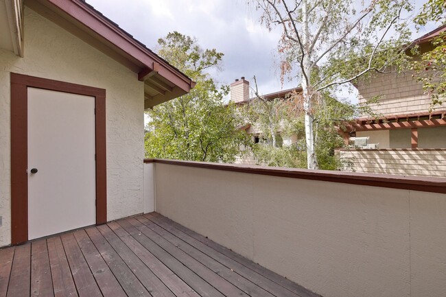 Building Photo - Popular Woodside Commons at Its Finest.