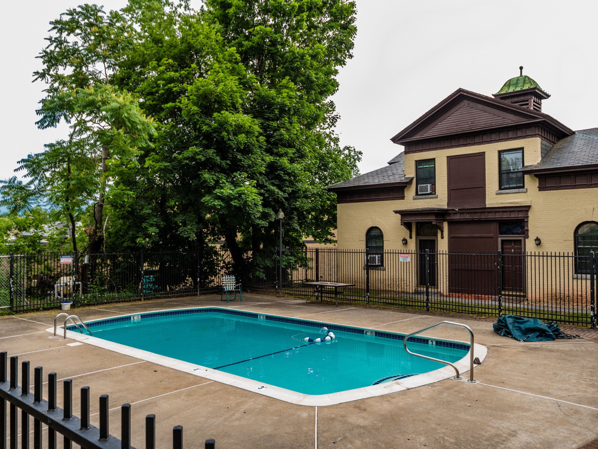 Building Photo - 195 Thorndike St