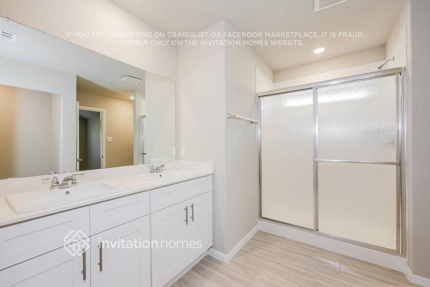 Building Photo - 413 Blanco Dr