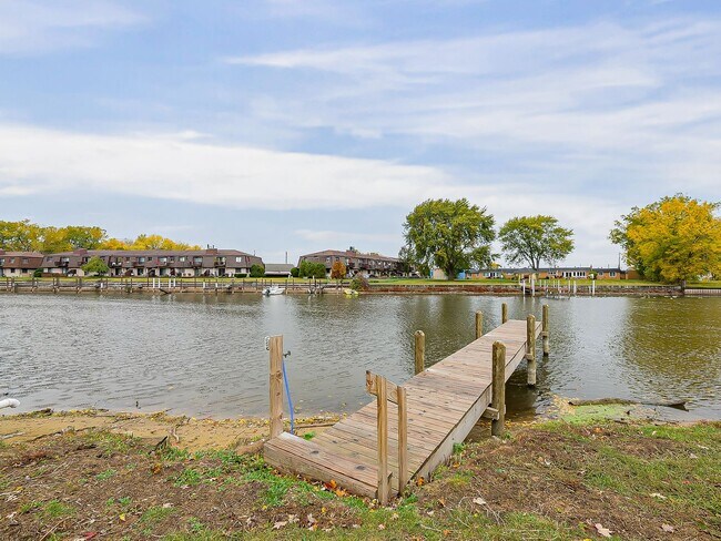 Building Photo - AVAILABLE NOW! Beautiful 3-Bedroom Waterfr...