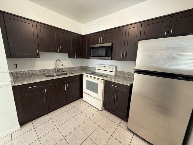 Primary Photo - 1620 NW 52nd Ave