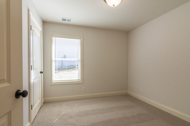 Building Photo - 290 Hutch Ct