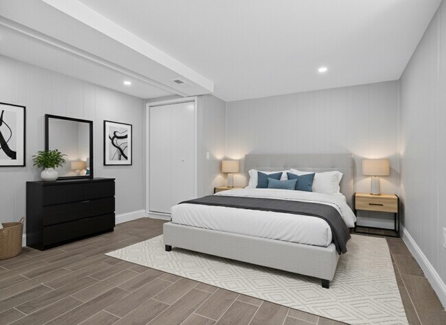 Building Photo - 111 Sharon St