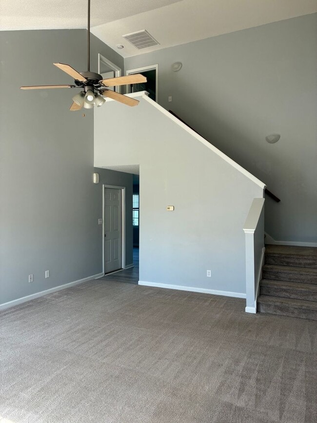 Building Photo - Delightful 2 bedroom 2.5 bath located in Hubert. Just a short drive to Camp Lejeune, area beaches...