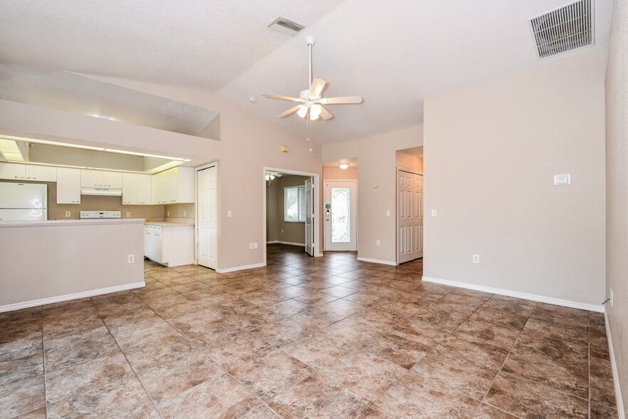 Building Photo - 187 Cougar Way