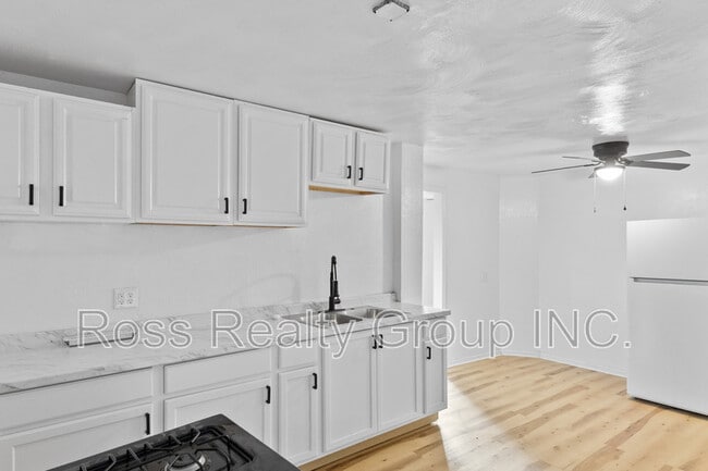 Building Photo - 1149 Fernwood Ave