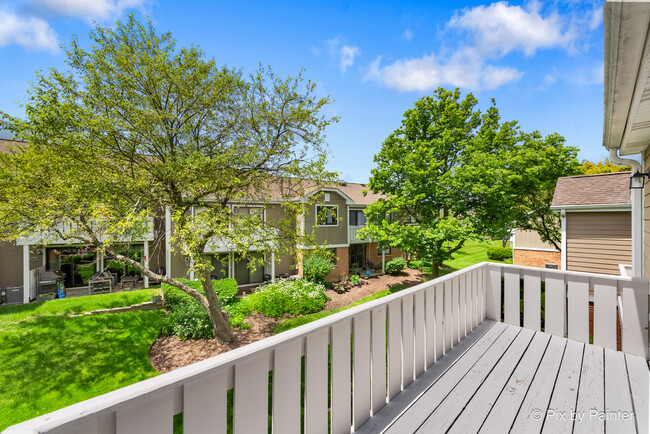Building Photo - 404 Sandalwood Ln