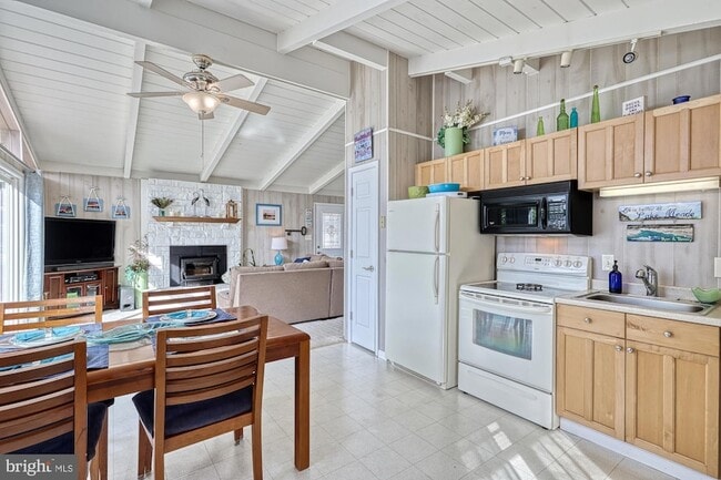 Building Photo - 366 Lake Meade Dr