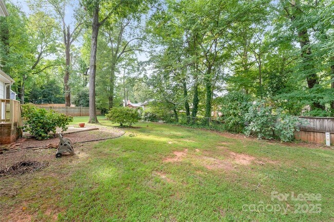 Building Photo - 5001 Vescova Ct