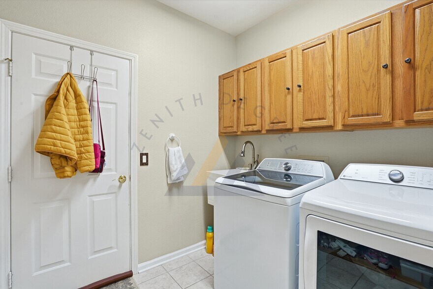 Building Photo - 10 Screven Ct