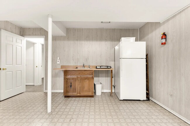 Building Photo - 10855 Lockwood Dr