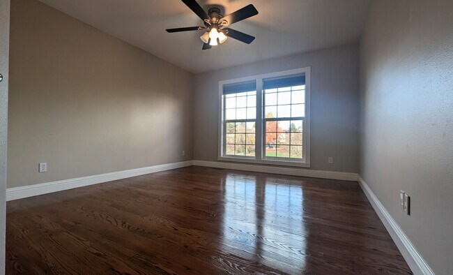 Building Photo - 450 NW Pacific Grove Dr