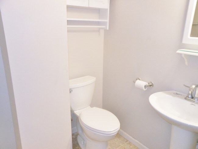 Building Photo - 130 School St