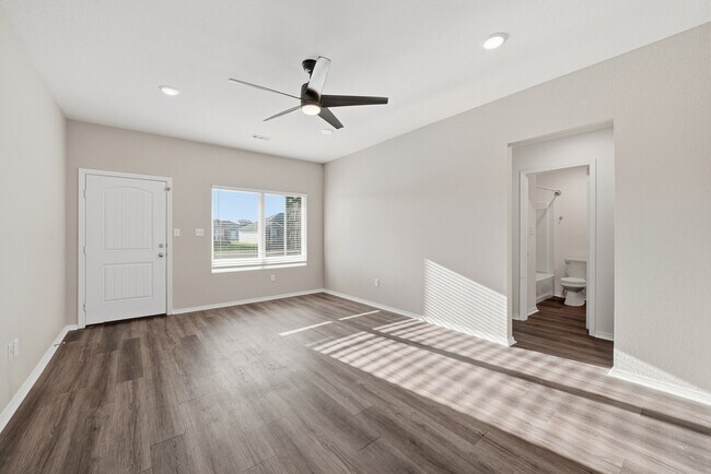 Building Photo - 19 Farmhouse Cir