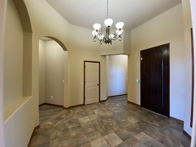 Building Photo - 433 Golden Dr