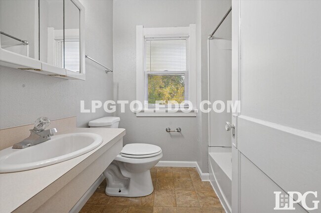 Building Photo - 2037 Alvin St