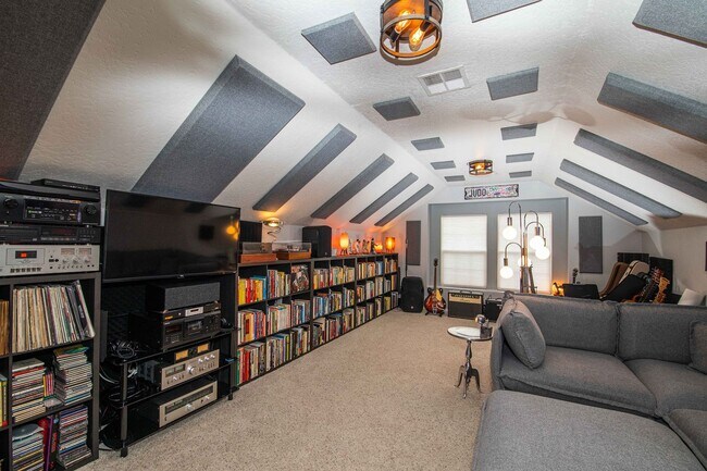 Building Photo - Beautiful Boise Home