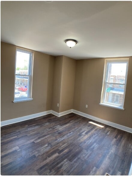 Building Photo - 1950 Clarence St