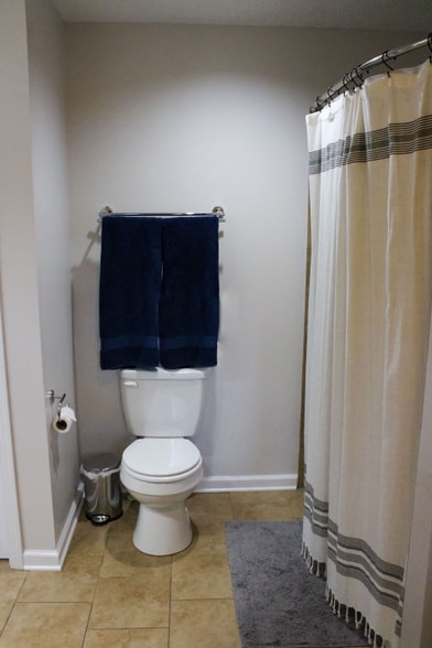 Building Photo - 722 Chelsea Dr