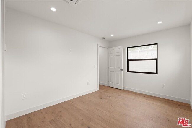 Building Photo - 3792 S Van Ness Ave