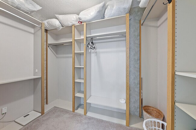 Building Photo - 301 S Seas Dr