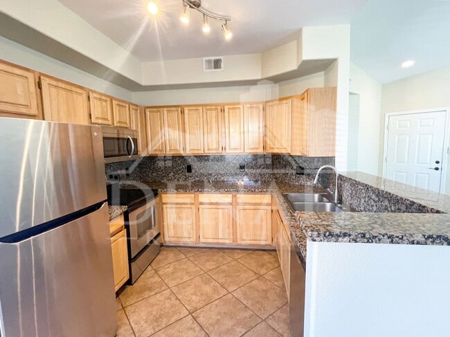 Building Photo - 2929 W Yorkshire Dr