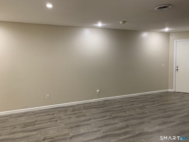 Building Photo - 124 Biruta St