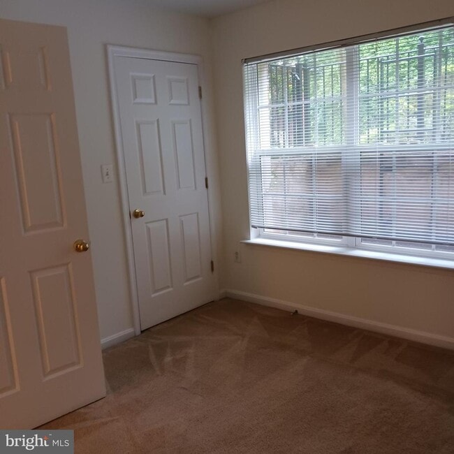 Building Photo - 2125 Hideaway Ct