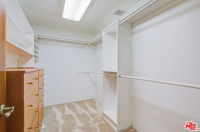 Building Photo - 15511 Woodcrest Dr