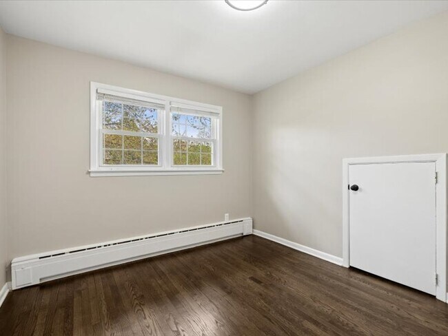 Building Photo - 619 Rockland Ave