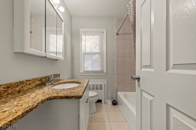 Building Photo - 47 River Rd